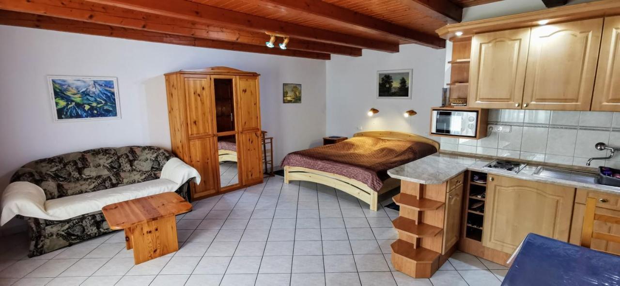 Magyar Apartmanhazak I-Iii. 佐洛卡罗斯 外观 照片