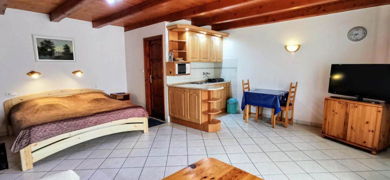 Magyar Apartmanhazak I-Iii. 佐洛卡罗斯 外观 照片