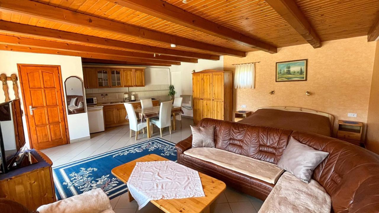 Magyar Apartmanhazak I-Iii. 佐洛卡罗斯 外观 照片