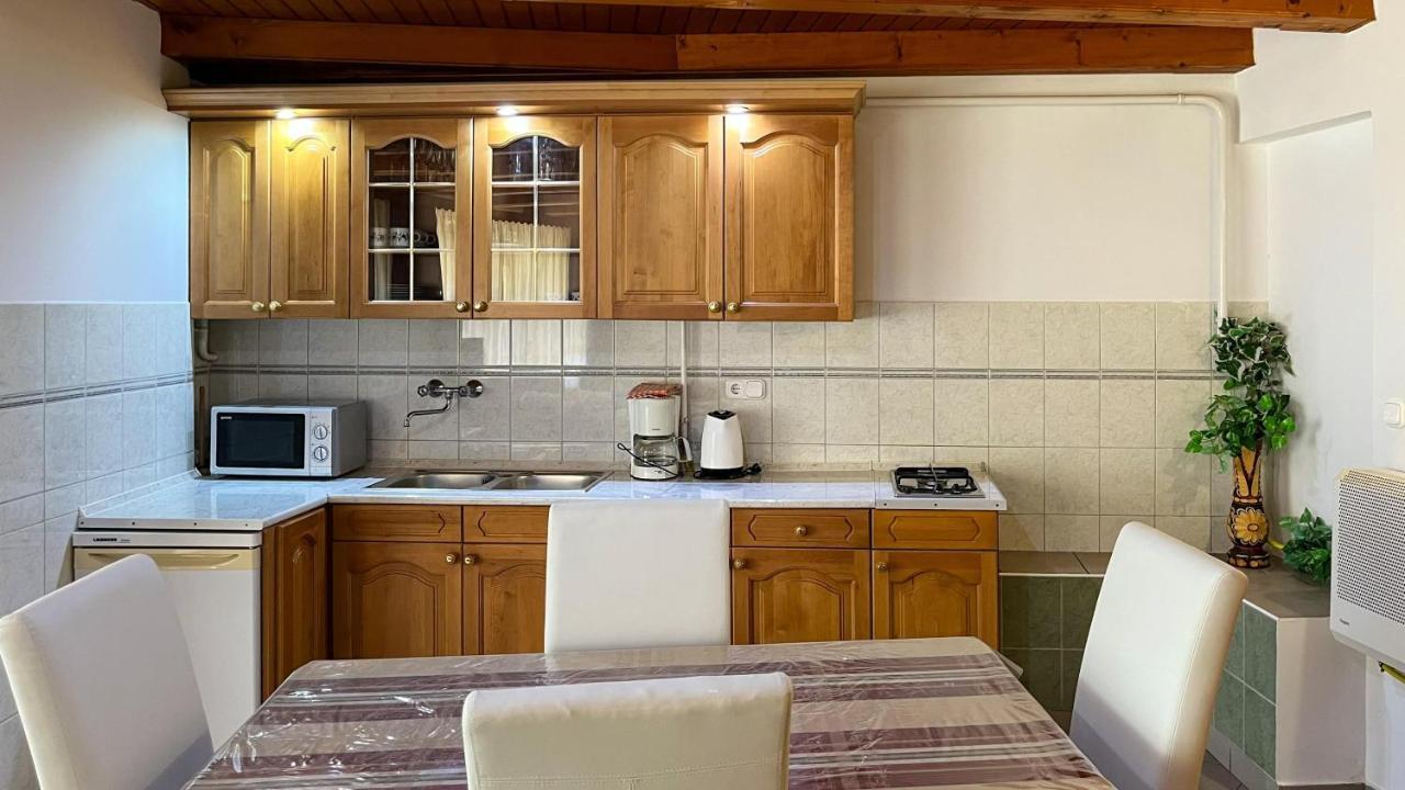 Magyar Apartmanhazak I-Iii. 佐洛卡罗斯 外观 照片