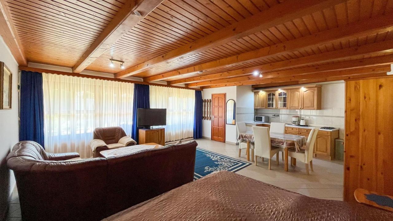 Magyar Apartmanhazak I-Iii. 佐洛卡罗斯 外观 照片