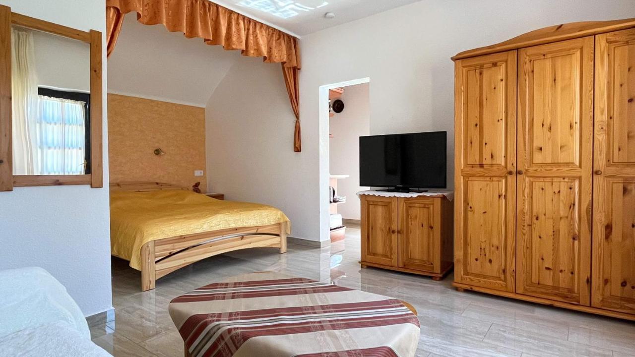 Magyar Apartmanhazak I-Iii. 佐洛卡罗斯 外观 照片
