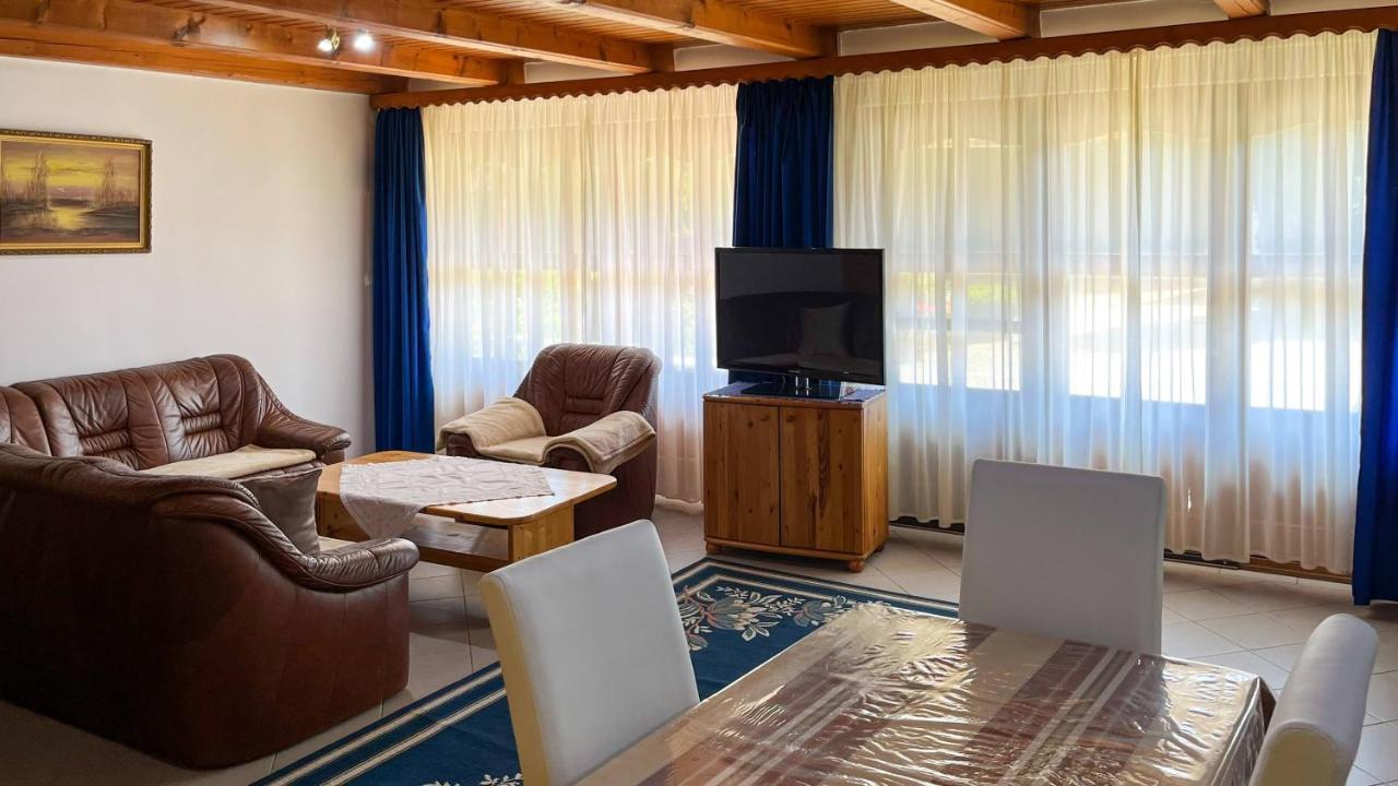 Magyar Apartmanhazak I-Iii. 佐洛卡罗斯 外观 照片