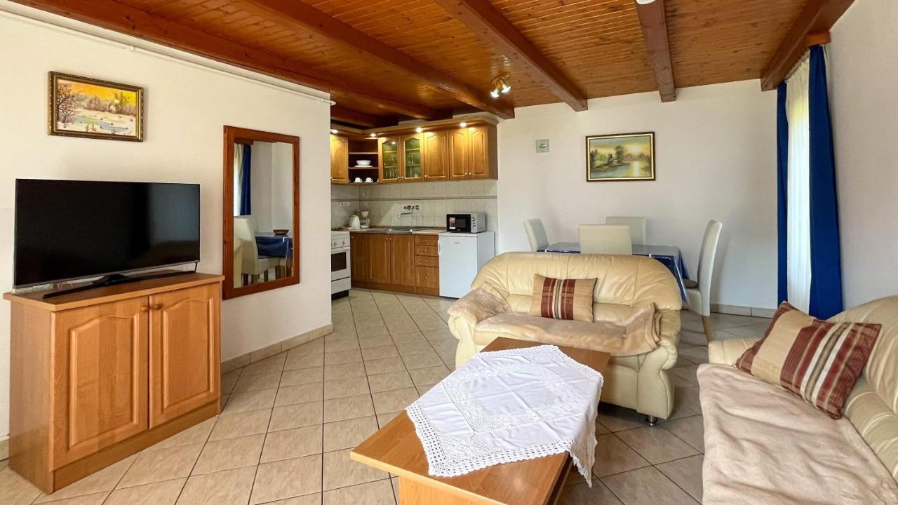 Magyar Apartmanhazak I-Iii. 佐洛卡罗斯 外观 照片