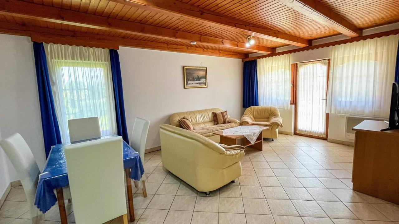 Magyar Apartmanhazak I-Iii. 佐洛卡罗斯 外观 照片