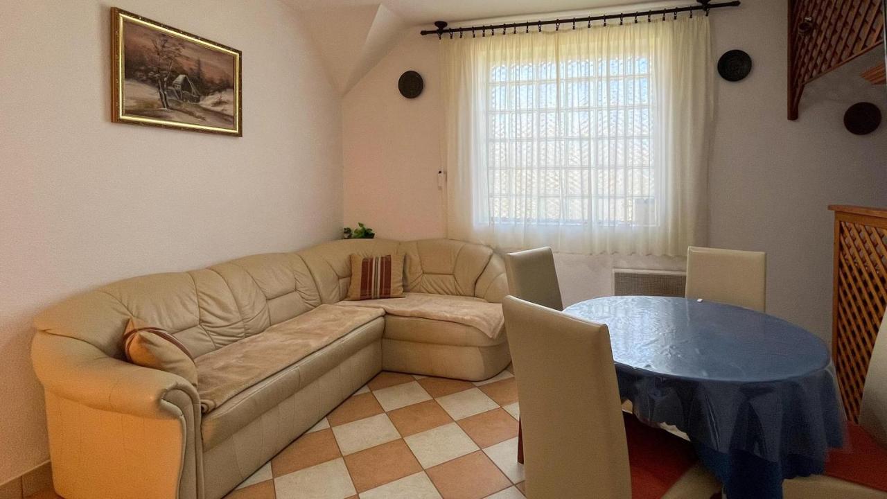 Magyar Apartmanhazak I-Iii. 佐洛卡罗斯 外观 照片