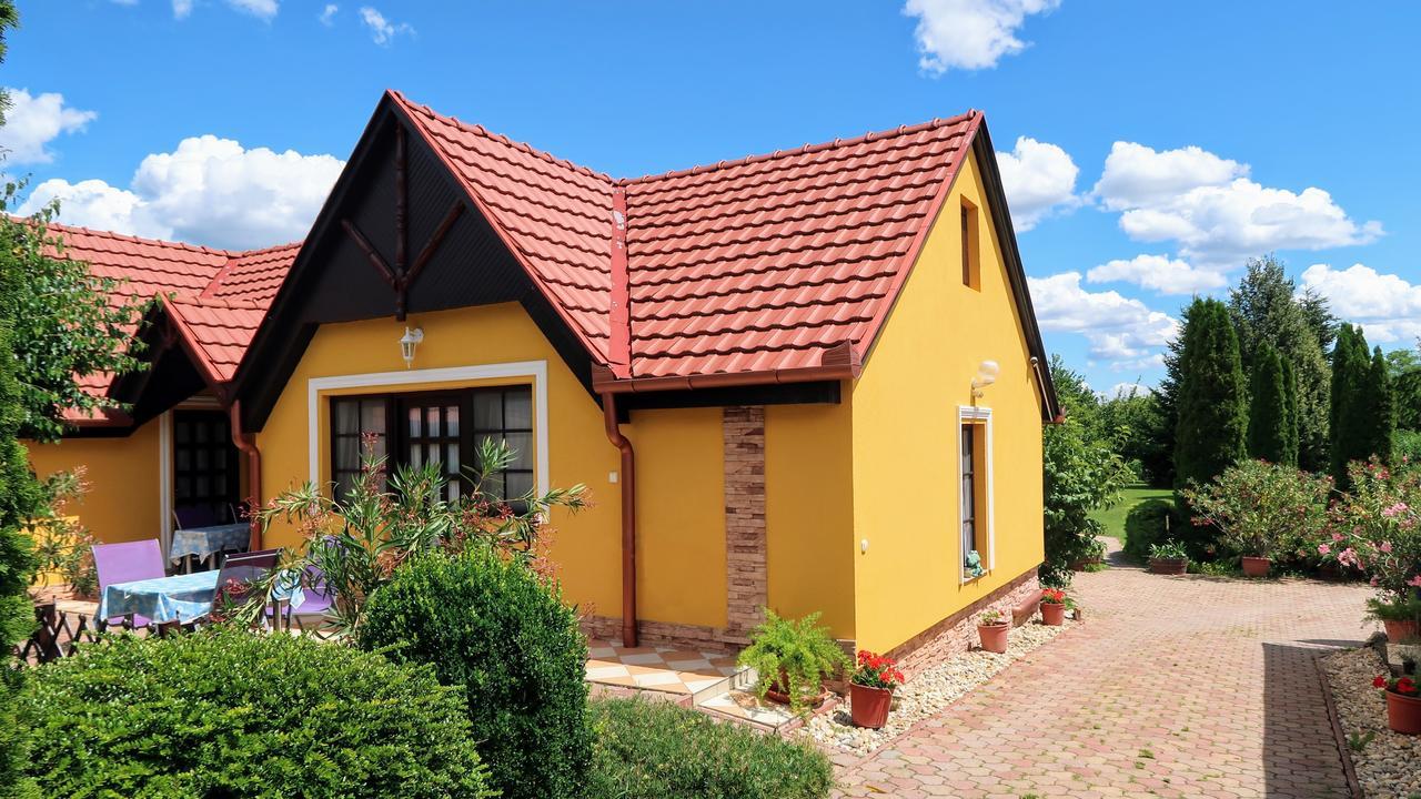 Magyar Apartmanhazak I-Iii. 佐洛卡罗斯 外观 照片